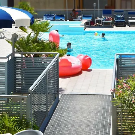 Bristol Hotel 3*